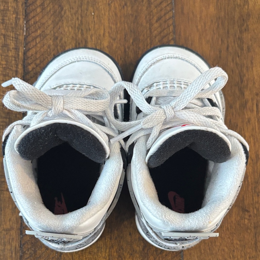 Nike Kids White and Black Sneakers with Red Accent - Picture 5 of 5